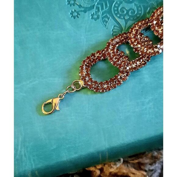 Ladies Elegant Bracelet - Style C - Picture 8 of 9